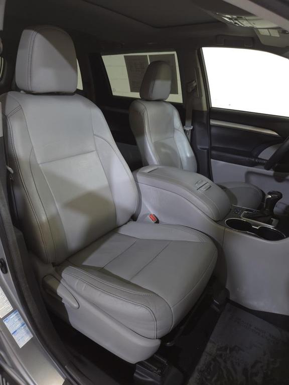 used 2016 Toyota Highlander car, priced at $19,650