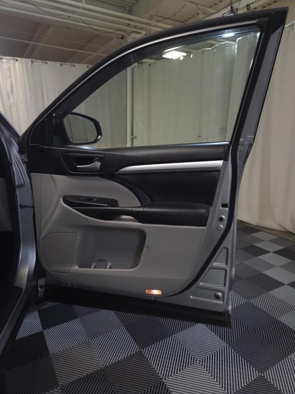 used 2016 Toyota Highlander car, priced at $19,650