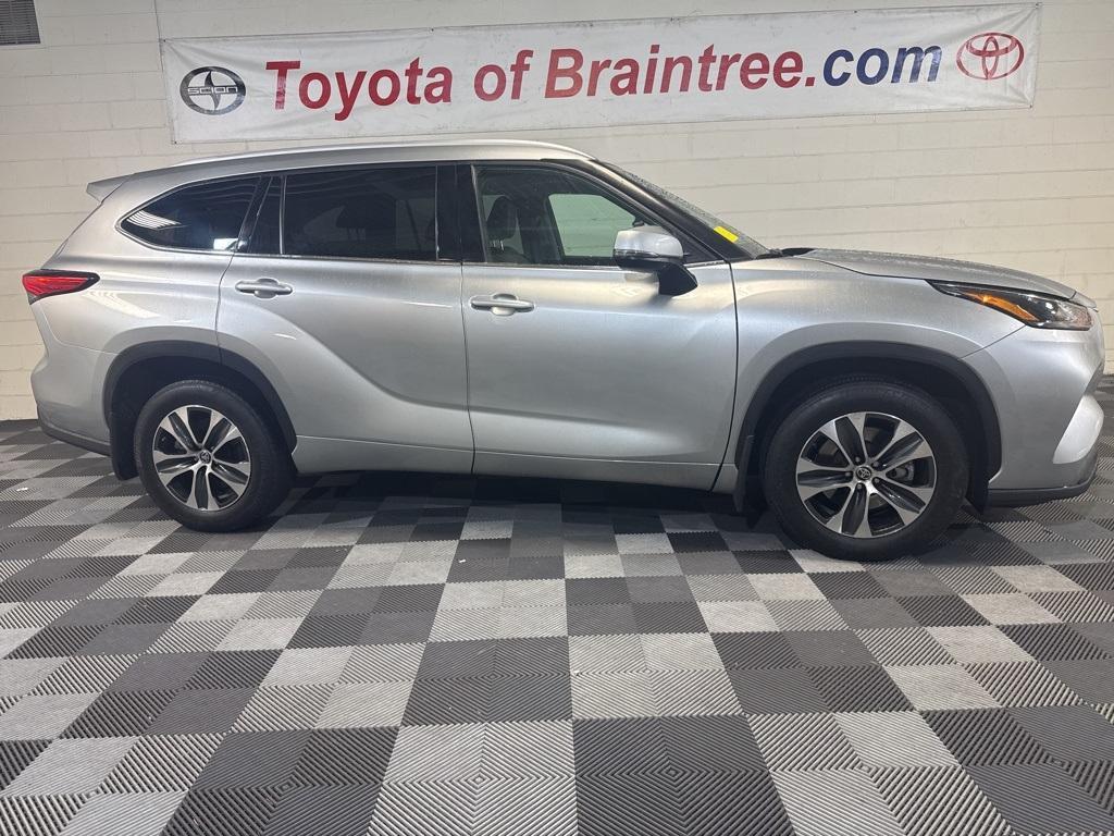 used 2022 Toyota Highlander car, priced at $36,495