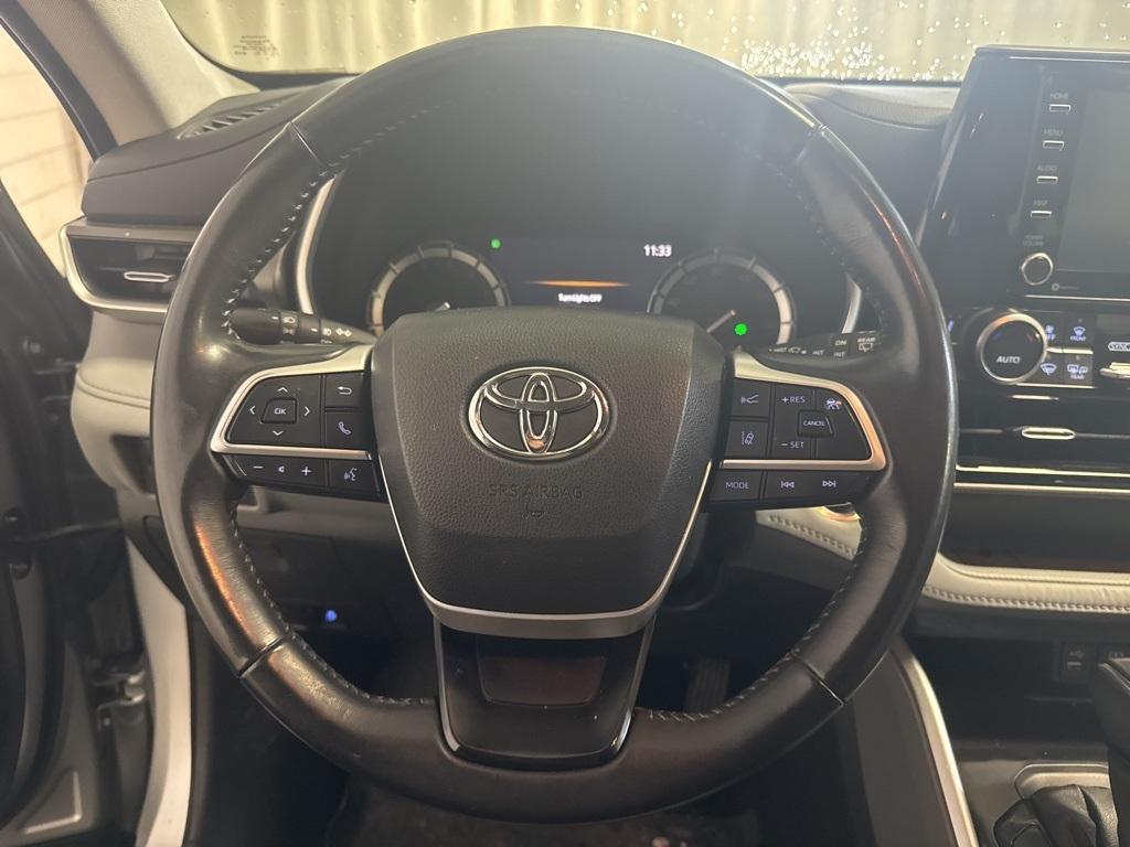 used 2022 Toyota Highlander car, priced at $36,495