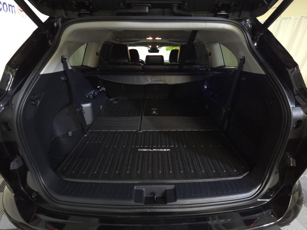 used 2022 Toyota Highlander car, priced at $40,375