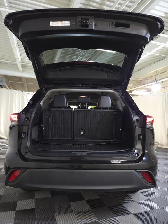 used 2022 Toyota Highlander car, priced at $40,375