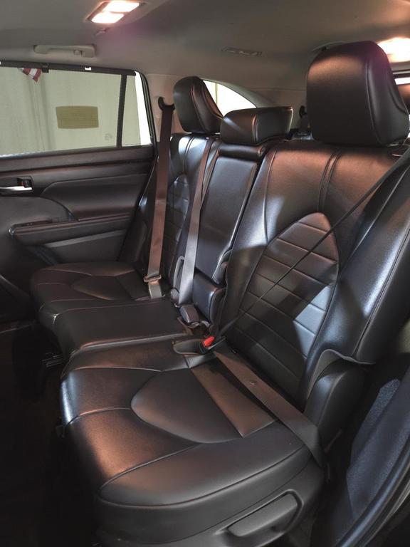used 2022 Toyota Highlander car, priced at $40,375