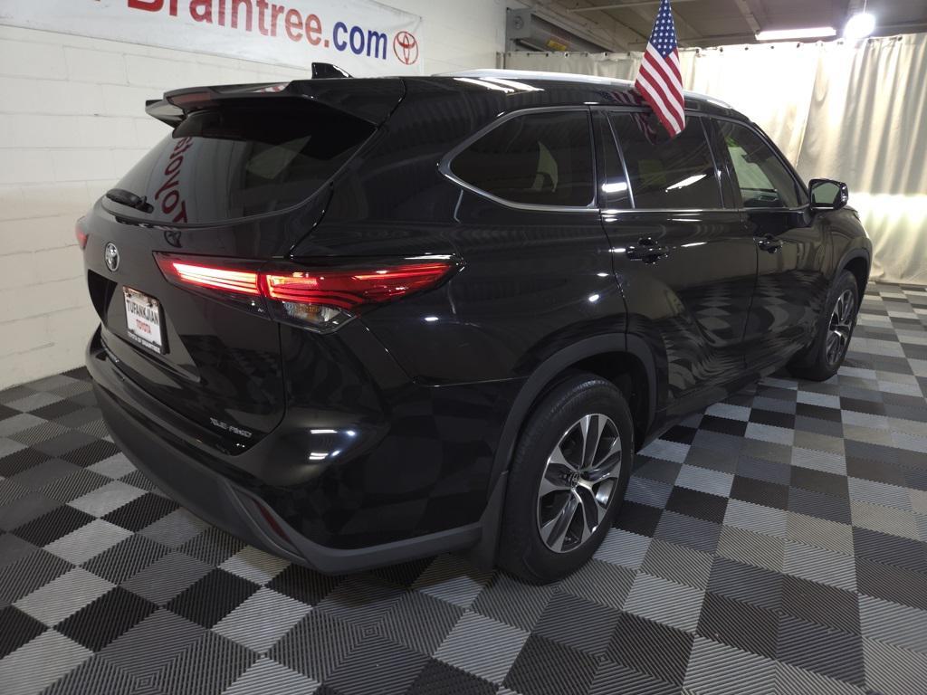 used 2022 Toyota Highlander car, priced at $40,375