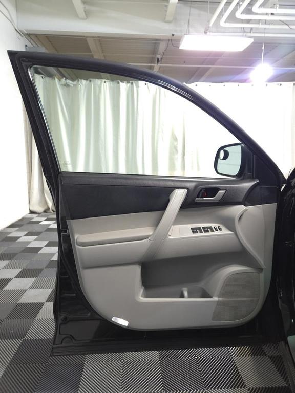 used 2012 Toyota Highlander car