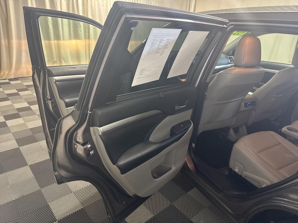 used 2019 Toyota Highlander car, priced at $24,895