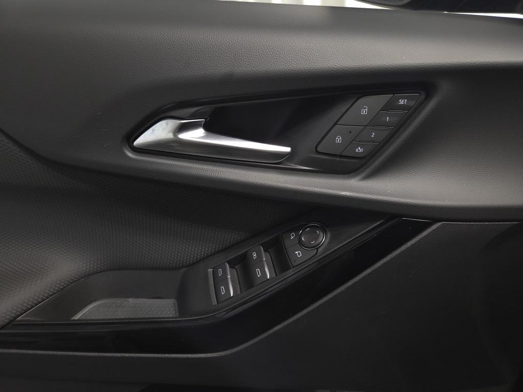 used 2025 Chevrolet Equinox car, priced at $31,595