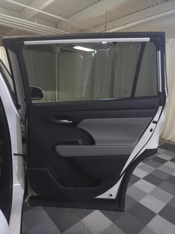 used 2022 Toyota Highlander car, priced at $39,995