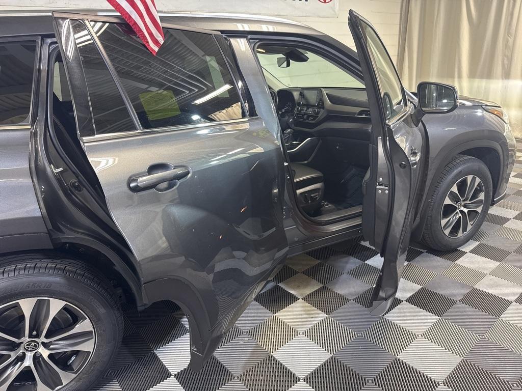 used 2021 Toyota Highlander car, priced at $33,875