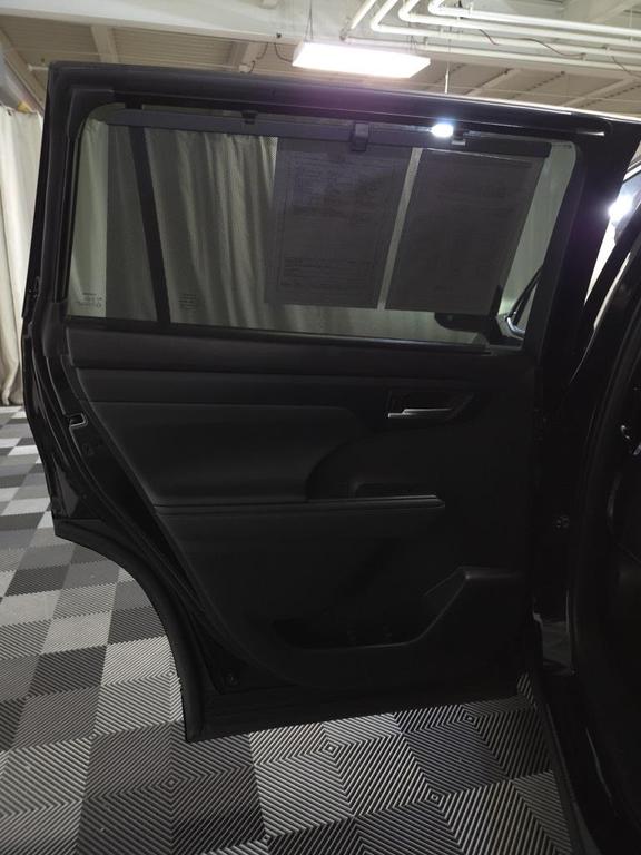 used 2023 Toyota Highlander car, priced at $34,400
