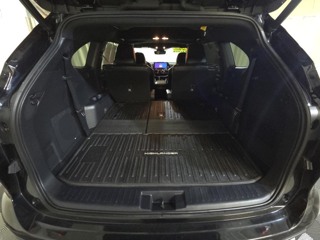 used 2023 Toyota Highlander car, priced at $34,400