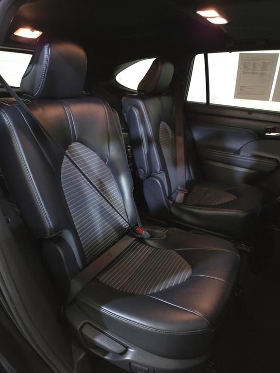 used 2023 Toyota Highlander car, priced at $34,400