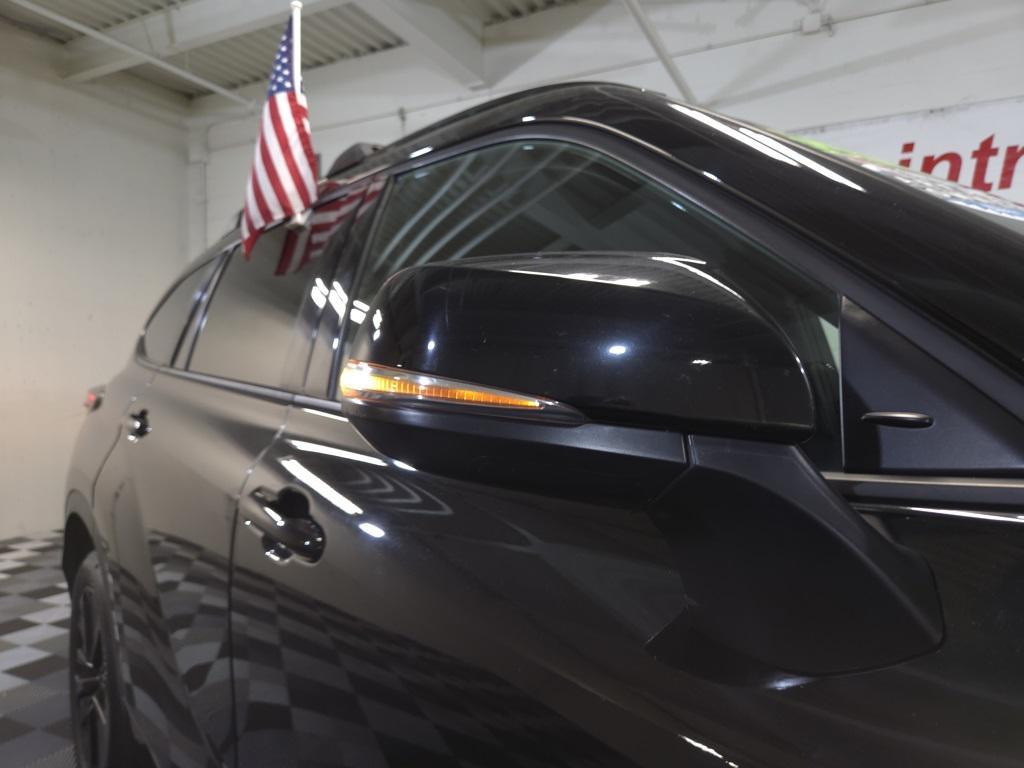 used 2023 Toyota Highlander car, priced at $34,400