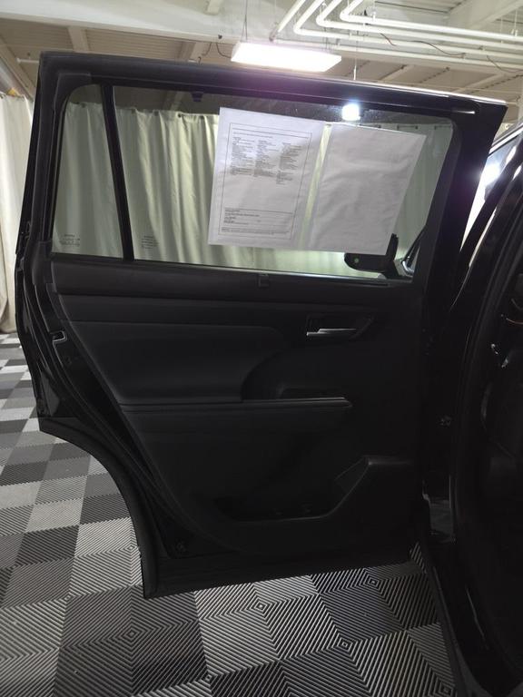used 2023 Toyota Highlander car, priced at $34,400