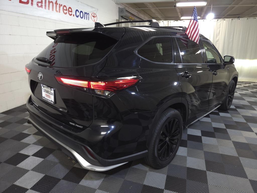 used 2023 Toyota Highlander car, priced at $34,400
