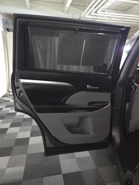 used 2019 Toyota Highlander car, priced at $29,400