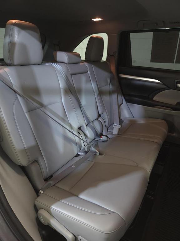 used 2019 Toyota Highlander car, priced at $29,400