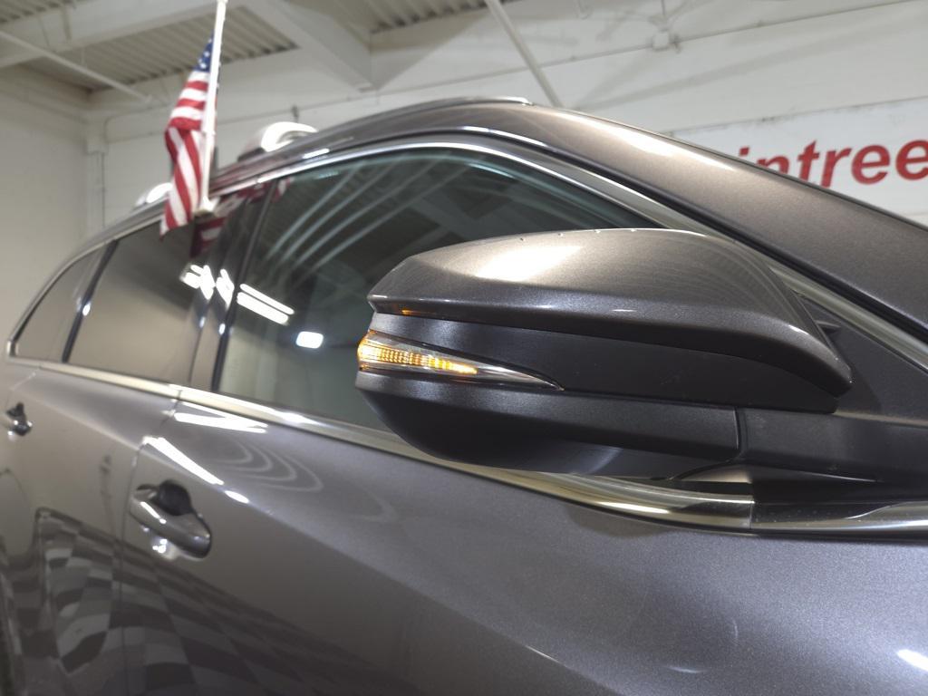 used 2019 Toyota Highlander car, priced at $29,400
