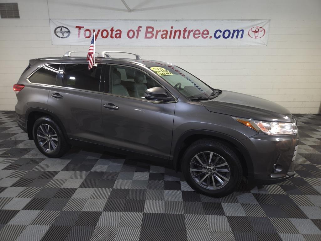 used 2019 Toyota Highlander car, priced at $29,400