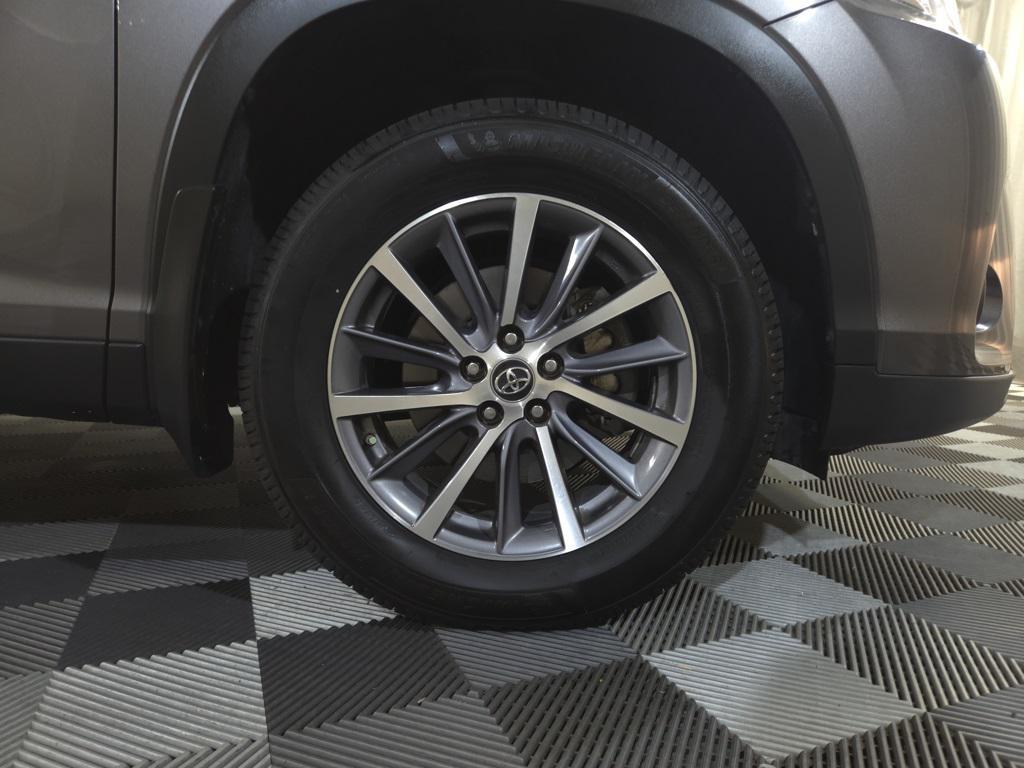 used 2019 Toyota Highlander car, priced at $29,400