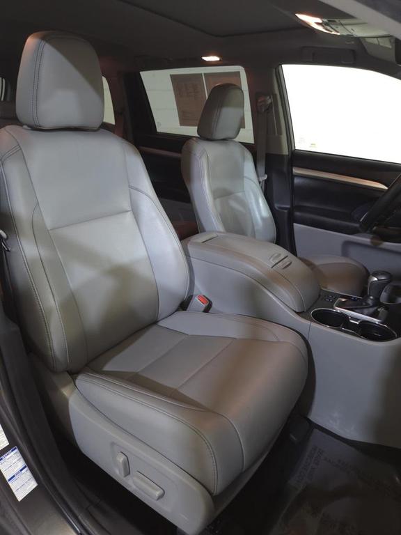 used 2019 Toyota Highlander car, priced at $29,400