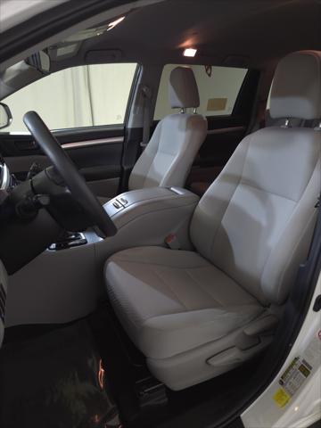 used 2019 Toyota Highlander car, priced at $26,250
