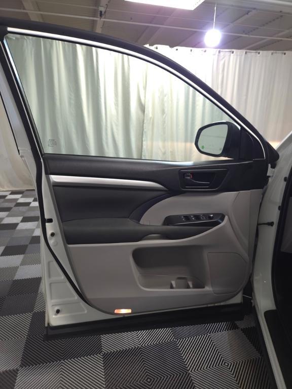 used 2019 Toyota Highlander car, priced at $26,250