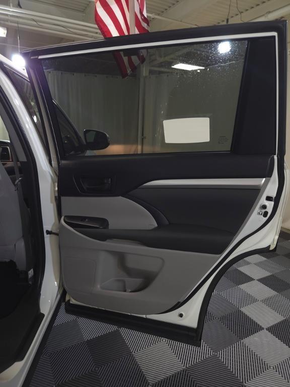 used 2019 Toyota Highlander car, priced at $26,250