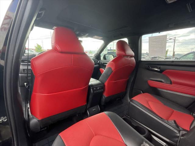 used 2022 Toyota Highlander car, priced at $41,133