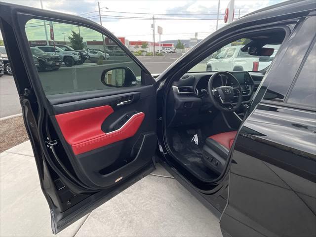 used 2022 Toyota Highlander car, priced at $41,133