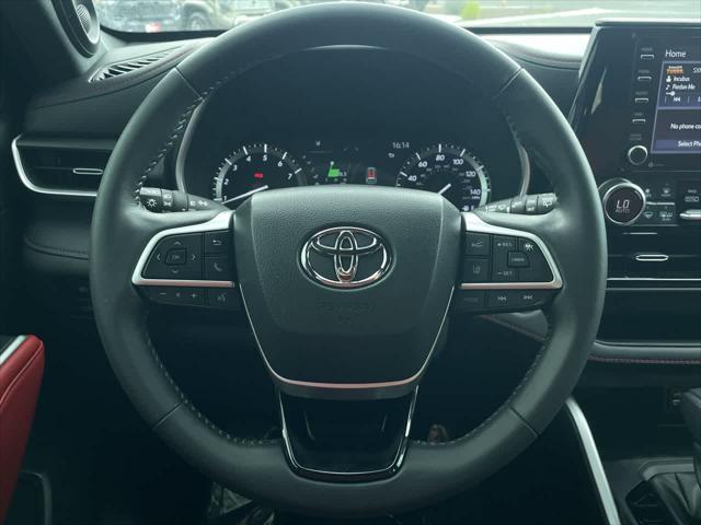 used 2022 Toyota Highlander car, priced at $41,133