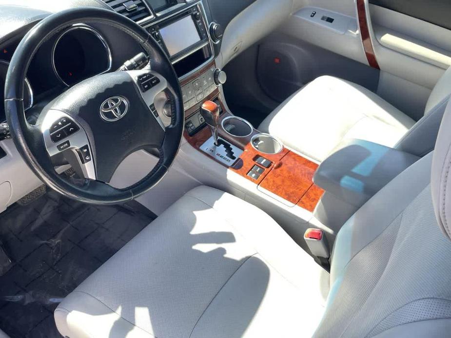used 2013 Toyota Highlander Hybrid car, priced at $12,186