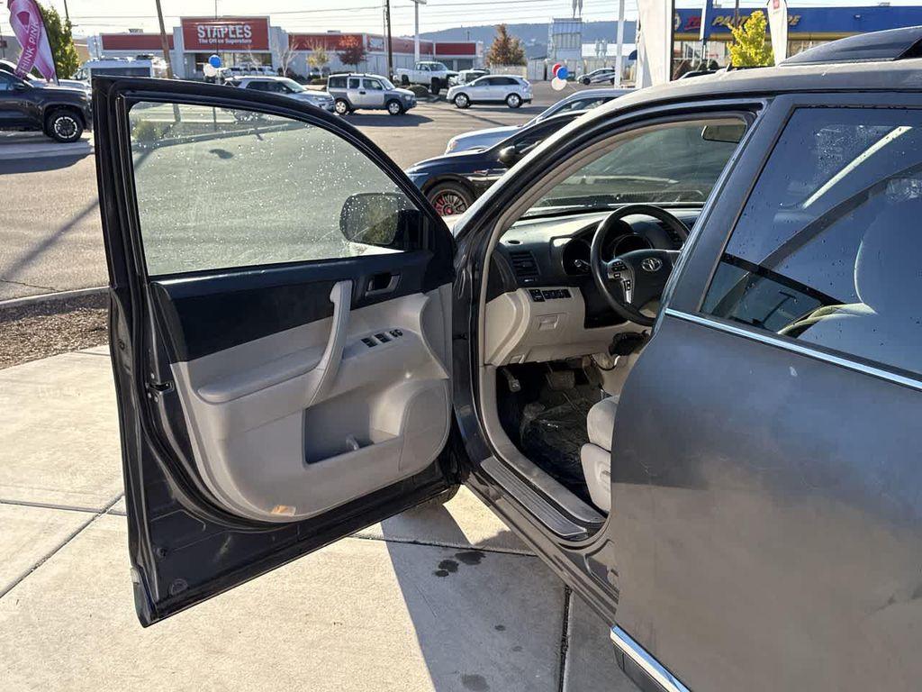 used 2012 Toyota Highlander car, priced at $13,130