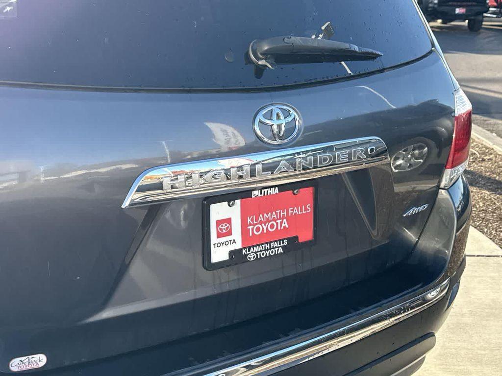 used 2012 Toyota Highlander car, priced at $13,130