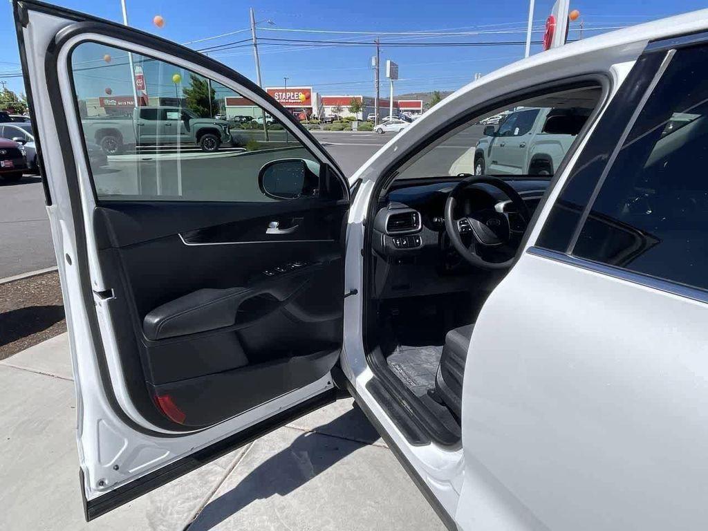 used 2020 Kia Sorento car, priced at $17,301