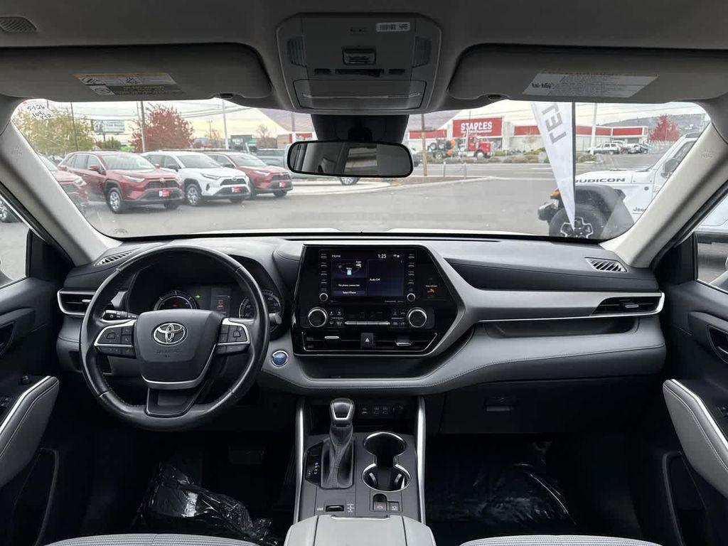 used 2022 Toyota Highlander Hybrid car, priced at $28,462