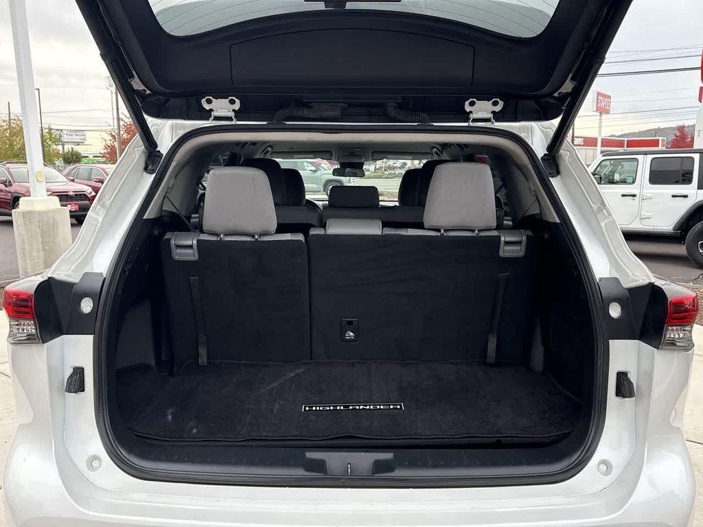 used 2022 Toyota Highlander Hybrid car, priced at $28,462