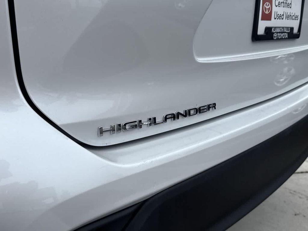 used 2022 Toyota Highlander Hybrid car, priced at $28,462