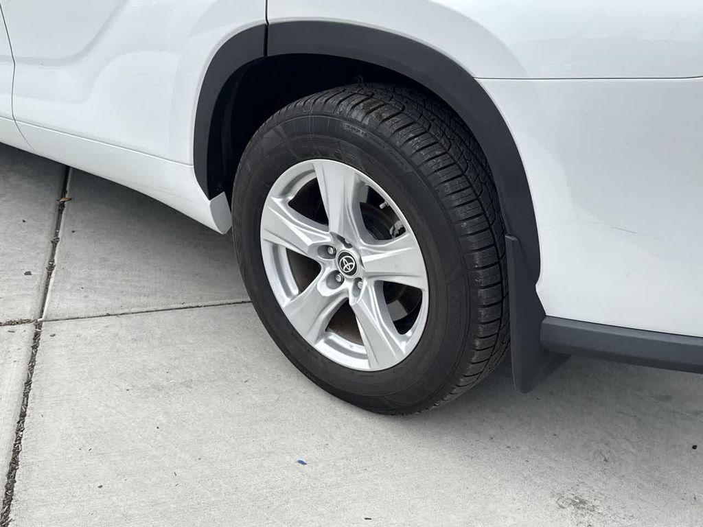 used 2022 Toyota Highlander Hybrid car, priced at $28,462