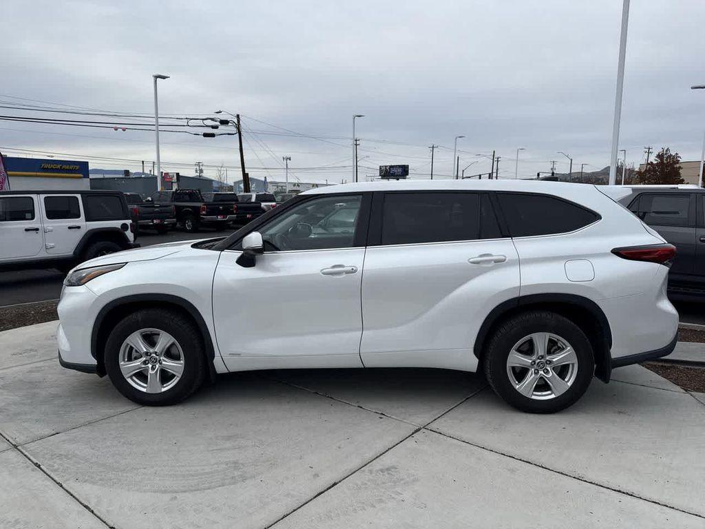 used 2022 Toyota Highlander Hybrid car, priced at $28,462