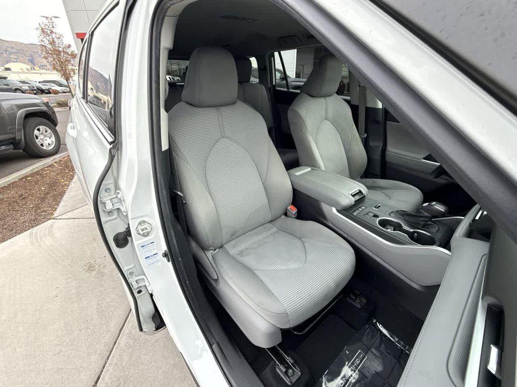 used 2022 Toyota Highlander Hybrid car, priced at $28,462