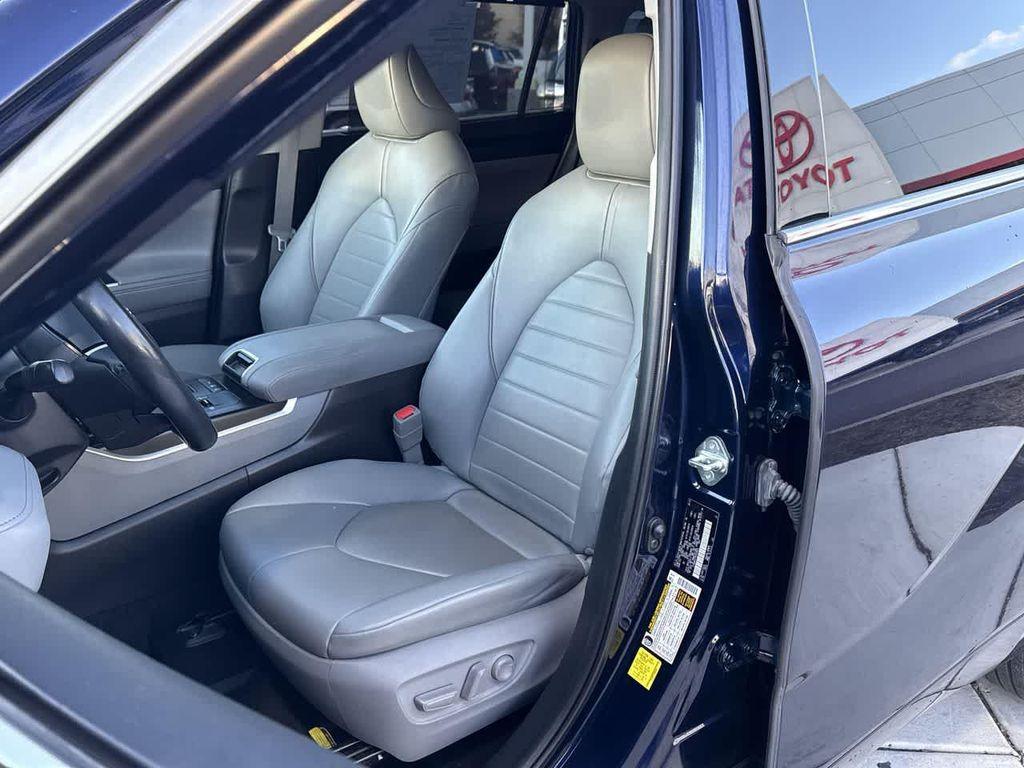 used 2022 Toyota Highlander Hybrid car, priced at $39,823
