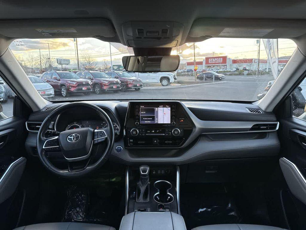 used 2022 Toyota Highlander Hybrid car, priced at $39,823