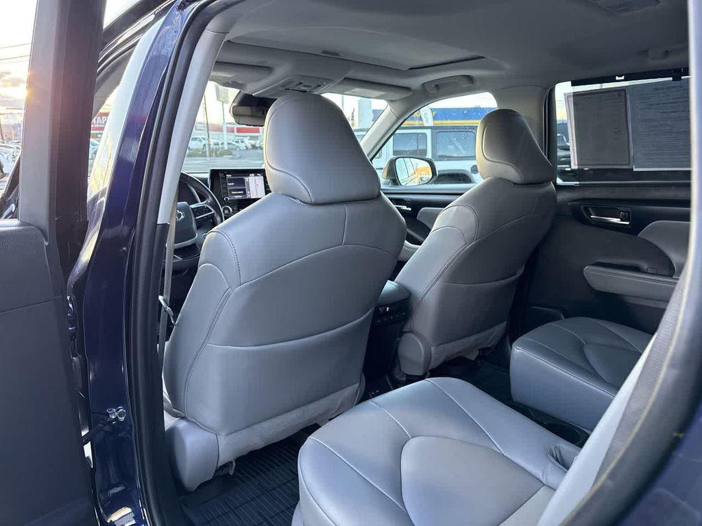 used 2022 Toyota Highlander Hybrid car, priced at $39,823