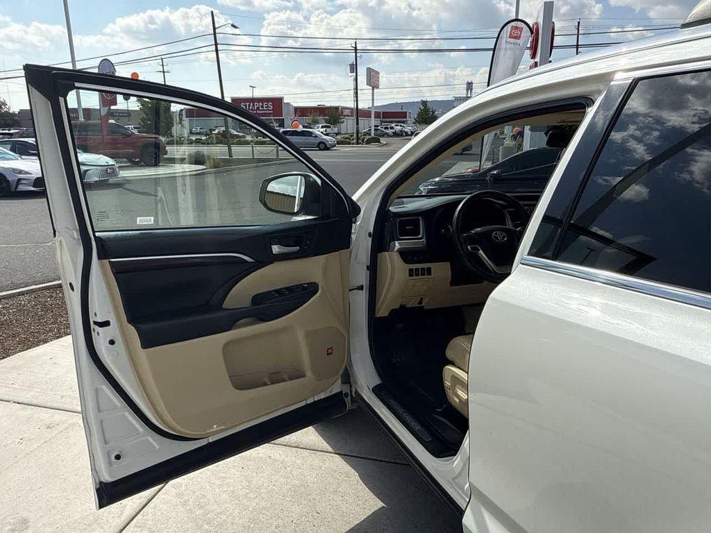 used 2015 Toyota Highlander Hybrid car, priced at $21,102