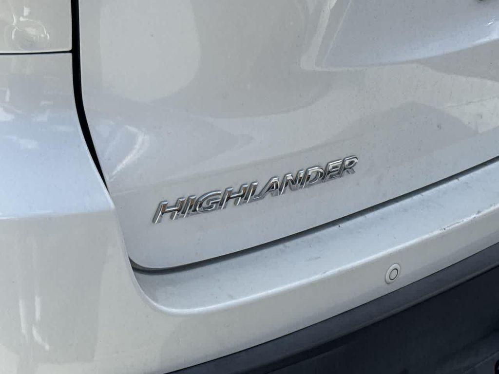used 2015 Toyota Highlander Hybrid car, priced at $21,102