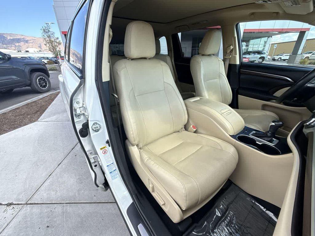 used 2015 Toyota Highlander Hybrid car, priced at $21,102