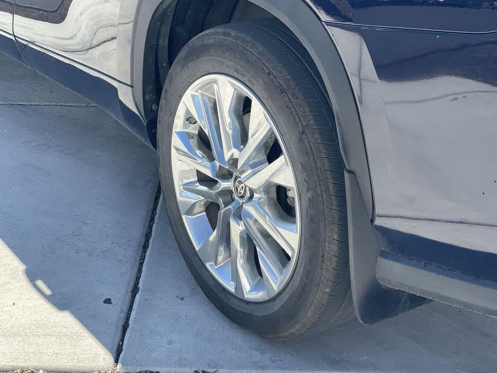 used 2024 Toyota Highlander car, priced at $41,631