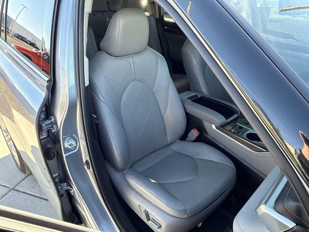 used 2024 Toyota Highlander Hybrid car, priced at $54,558