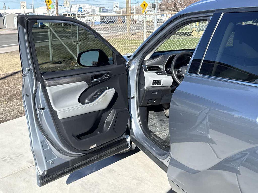 used 2024 Toyota Highlander Hybrid car, priced at $54,558